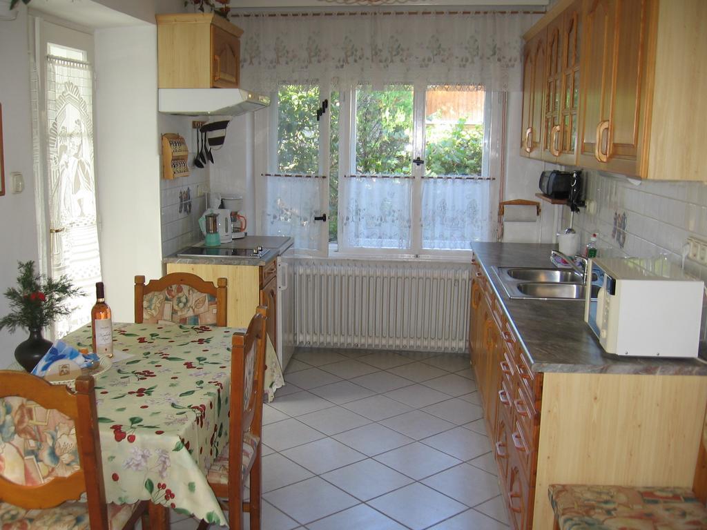 Csaladi Vendeghaz Apartment Eger Room photo
