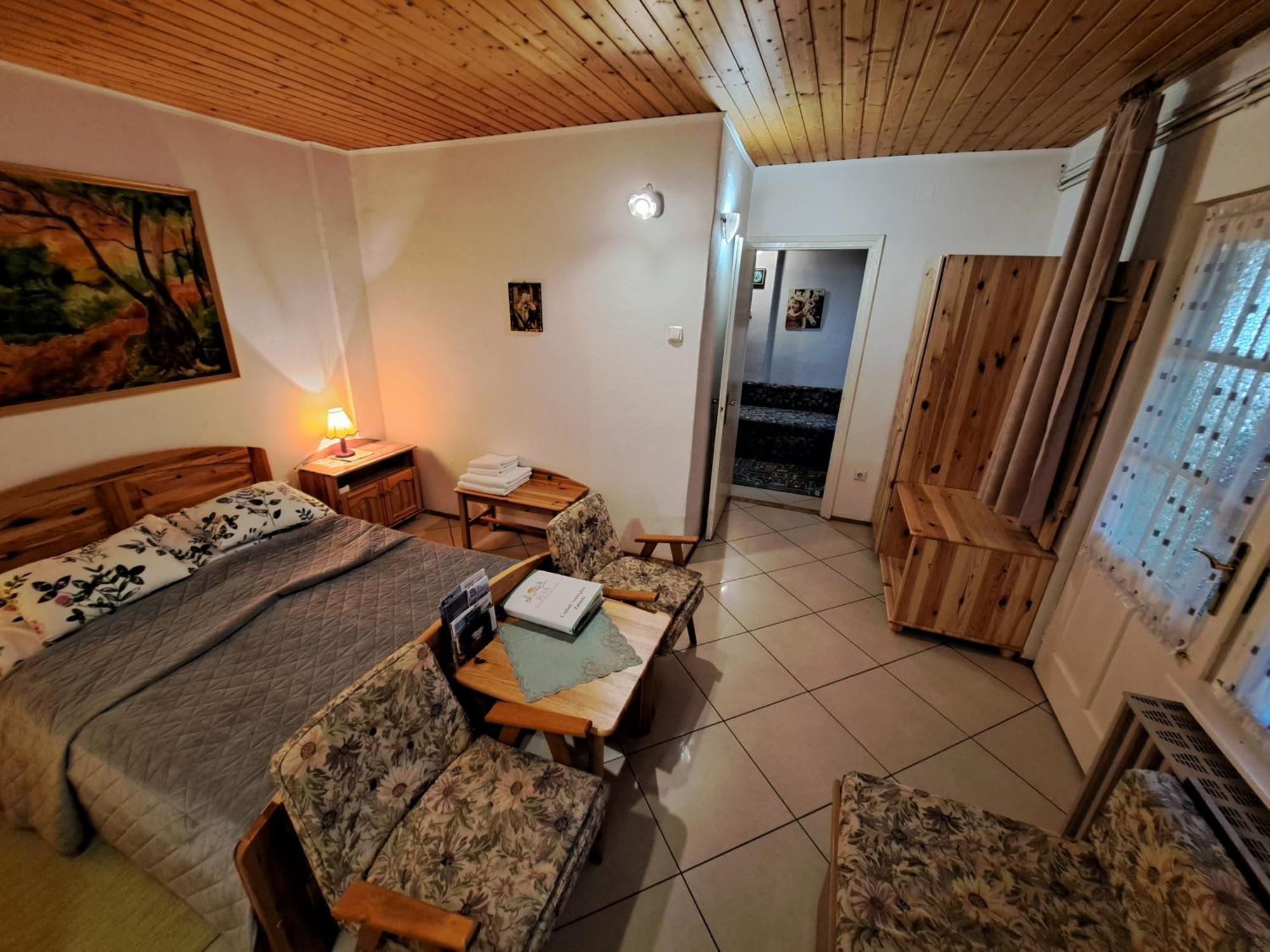 Csaladi Vendeghaz Apartment Eger Exterior photo